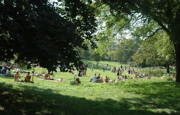 大家都开始做联名了，爱马仕和成都的“联名款”是怎样的？