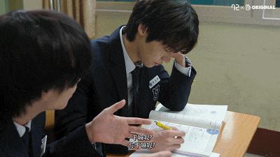 这部沙雕的「羞耻」神剧，就是你中学的日常！太真实了