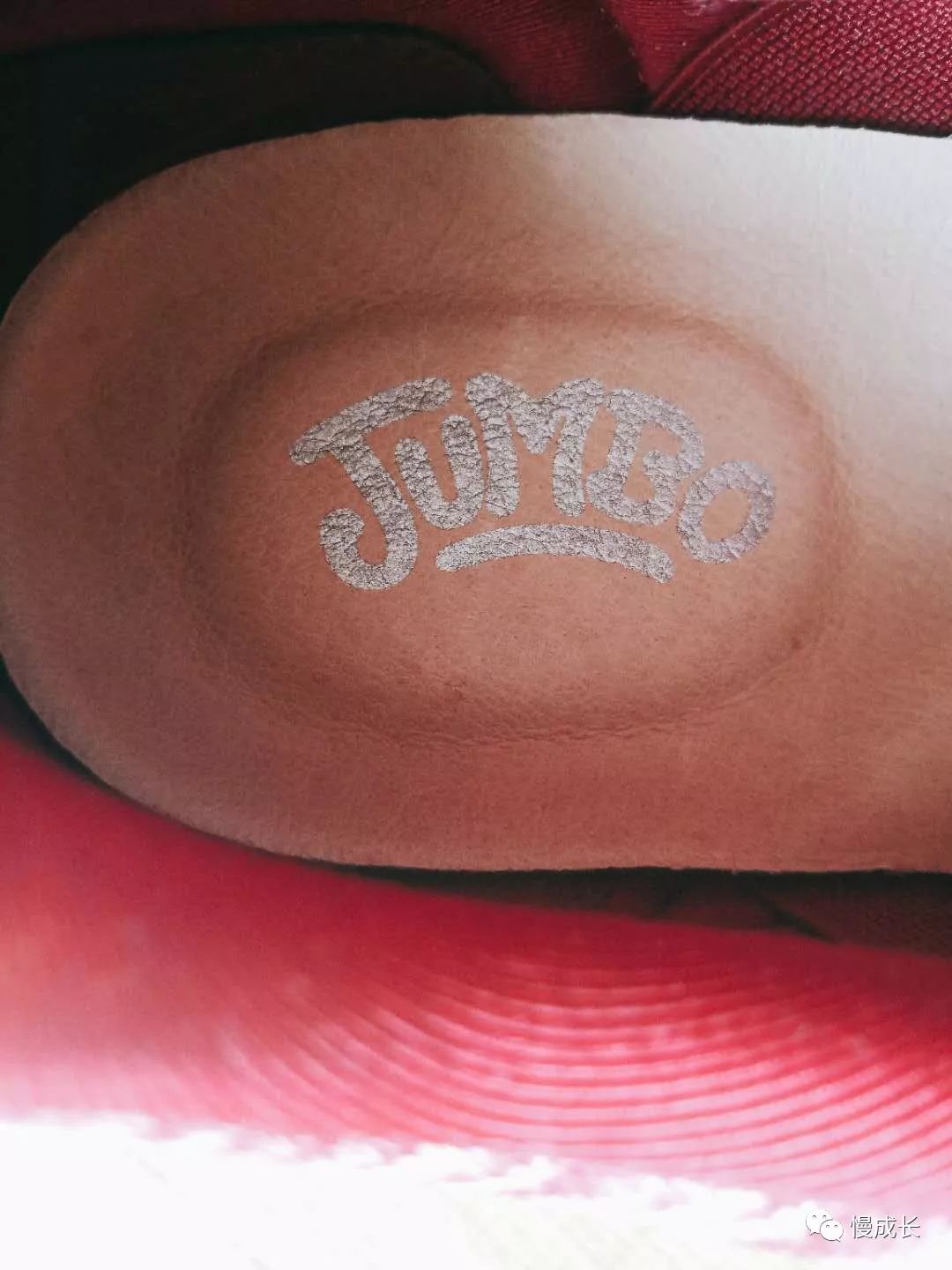 专为父母设计的健步鞋，防滑轻巧、透气时髦，我们自己穿也行！