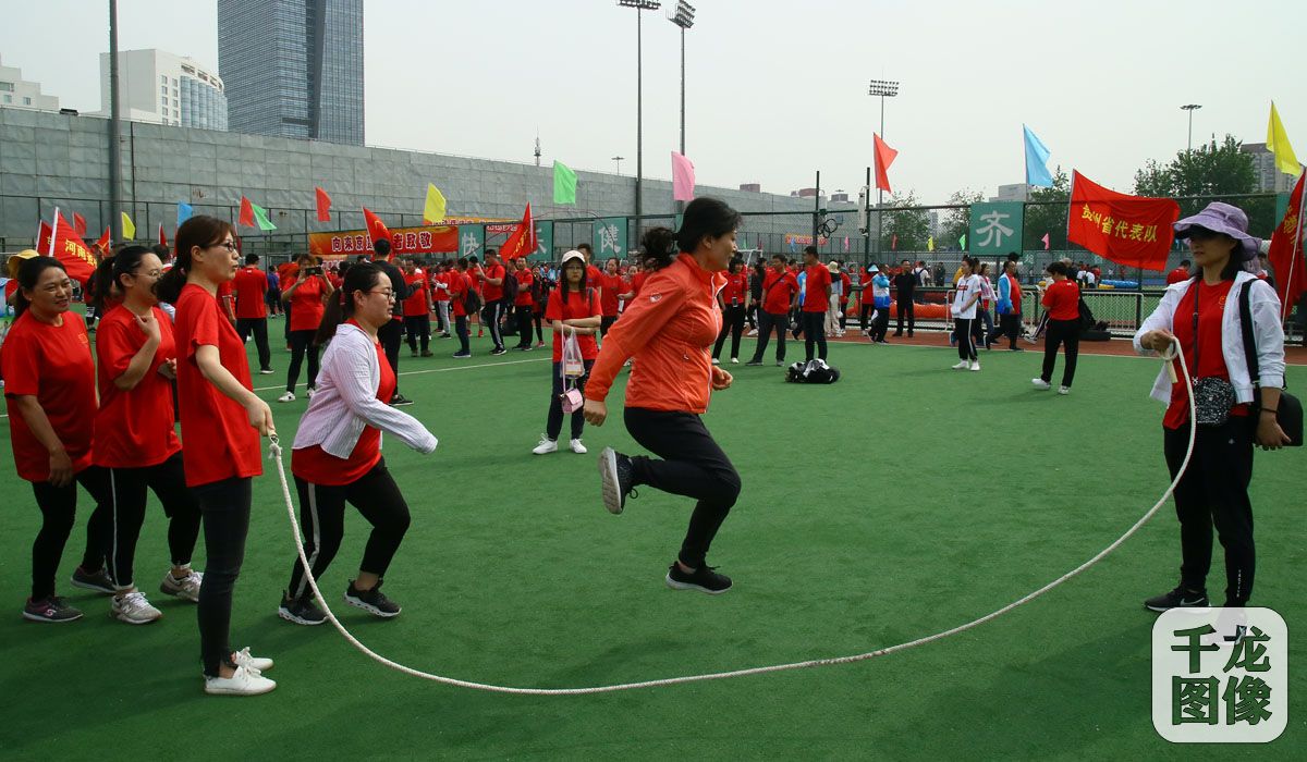 奥林匹克体育中心为来京建设者送上健身大礼包3000人前去领取