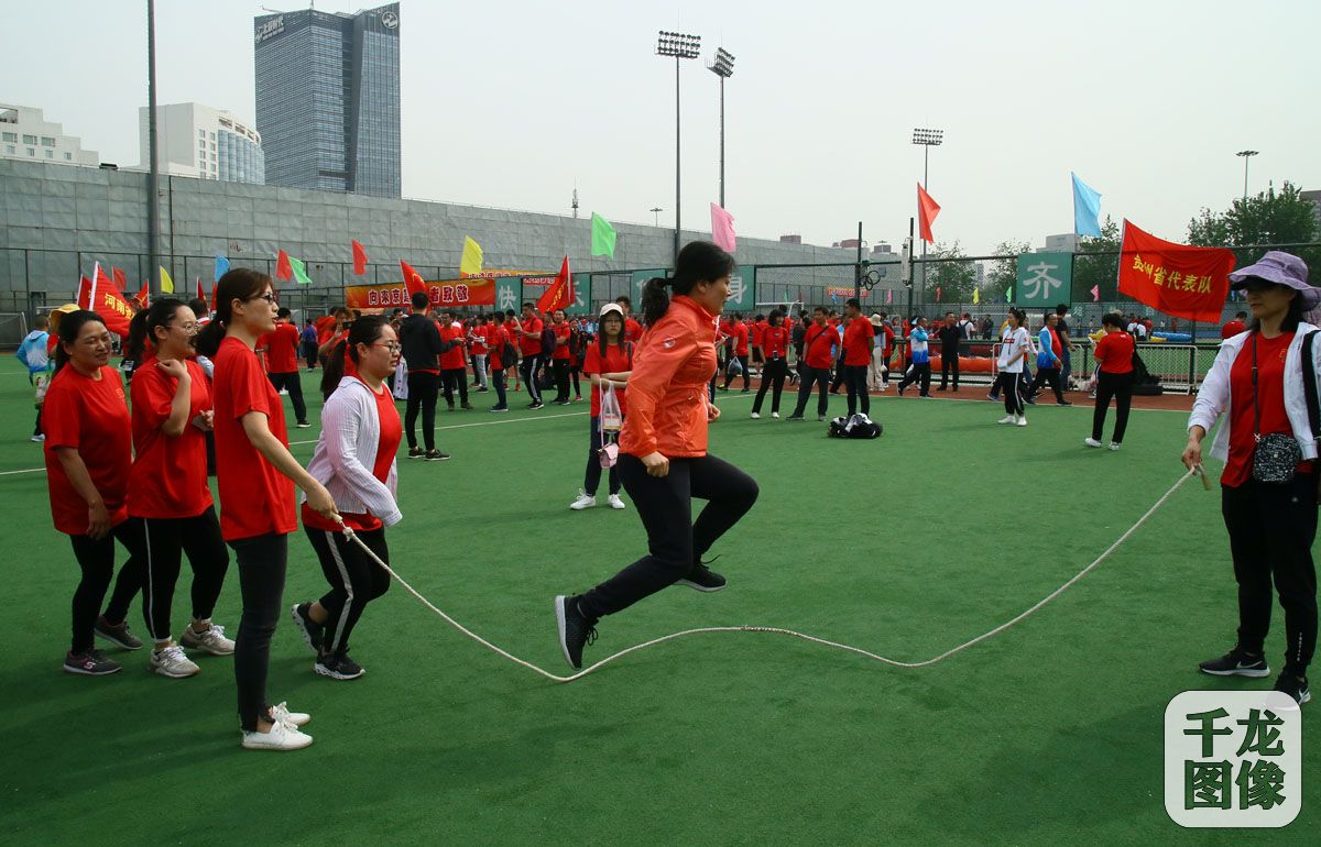 奥林匹克体育中心为来京建设者送上健身大礼包3000人前去领取