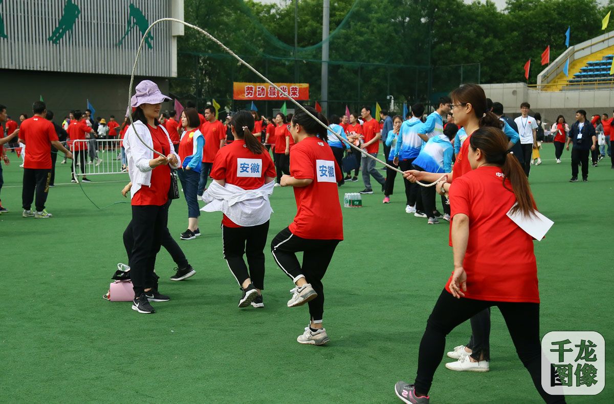 奥林匹克体育中心为来京建设者送上健身大礼包3000人前去领取