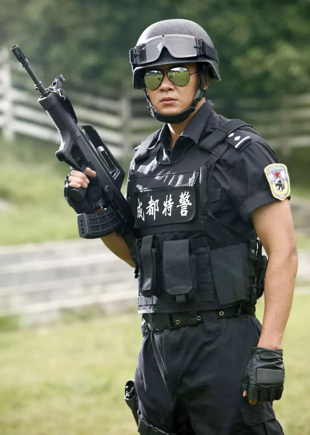 成都市公安局特警支队,成都特警深夜检查