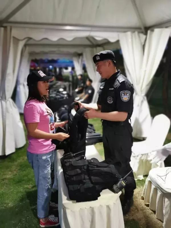 成都市公安局特警支队,成都特警深夜检查