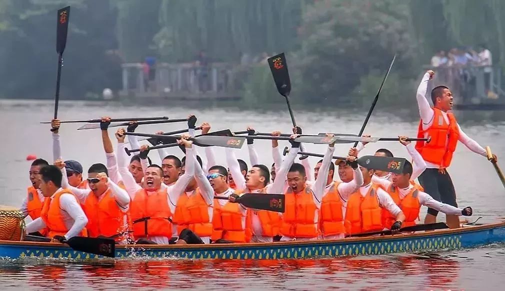 成都市公安局特警支队,成都特警深夜检查