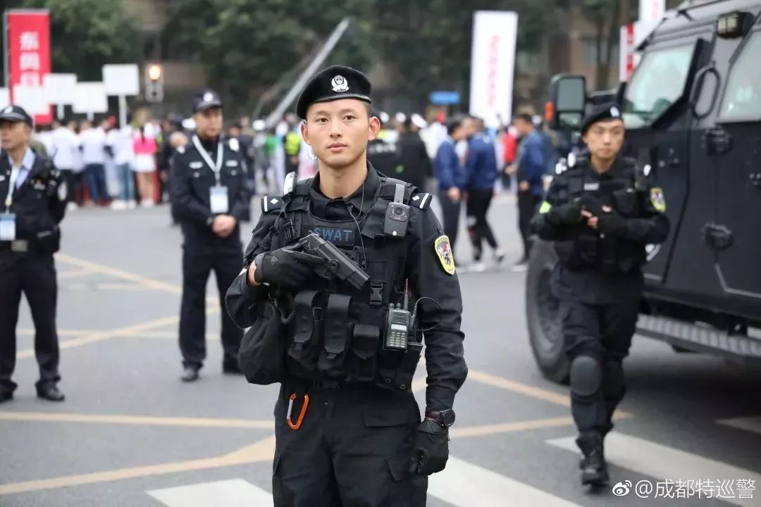 成都市公安局特警支队,成都特警深夜检查