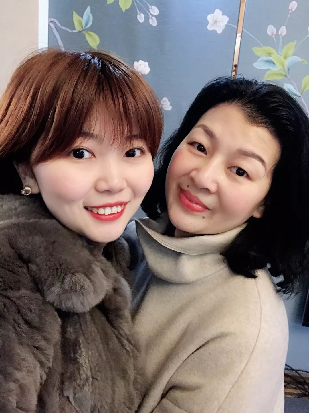 原来这些长相年轻的妈妈都有一套保养秘籍，赶紧转给我妈看~