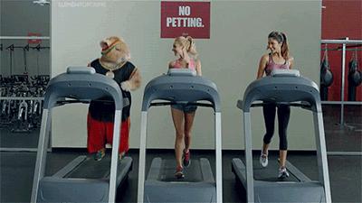 原来这些长相年轻的妈妈都有一套保养秘籍，赶紧转给我妈看~