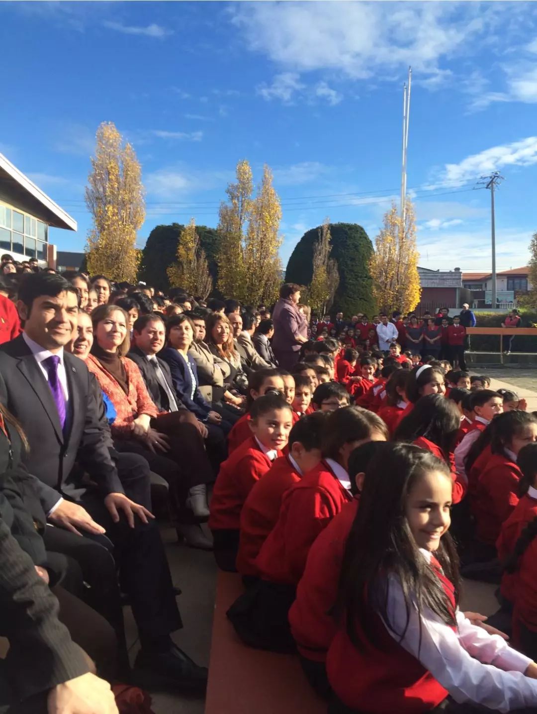 他们被平等和尊重地对待，而不是被规训为一棵韭菜丨周末