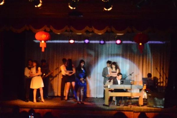 他们被平等和尊重地对待，而不是被规训为一棵韭菜丨周末