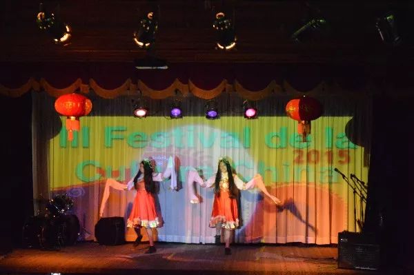 他们被平等和尊重地对待，而不是被规训为一棵韭菜丨周末