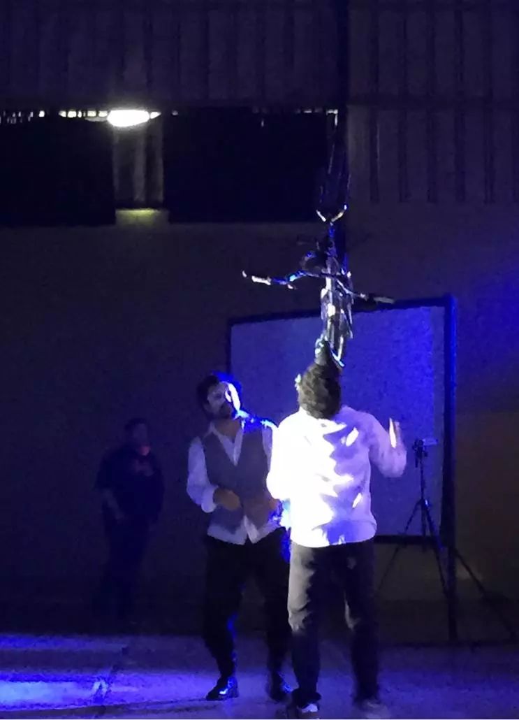 他们被平等和尊重地对待，而不是被规训为一棵韭菜丨周末