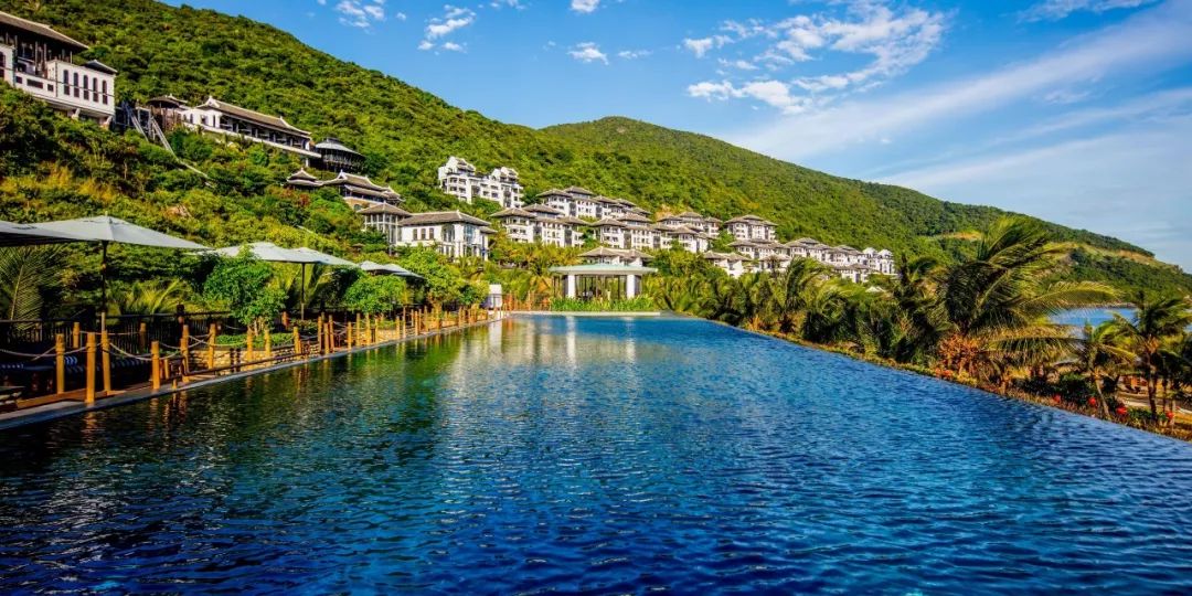 直飞3.5h抵达这座低物价高颜值海岛，入住亚洲最美洲际+安缦之父最新力作！