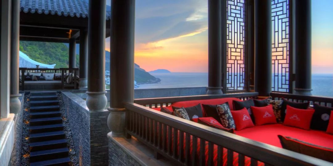 直飞3.5h抵达这座低物价高颜值海岛，入住亚洲最美洲际+安缦之父最新力作！