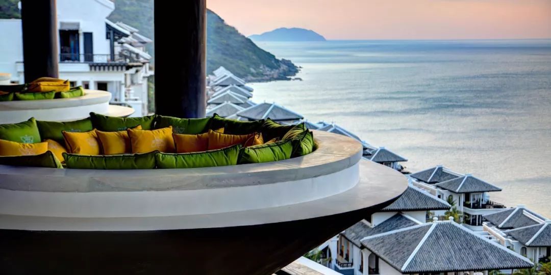 直飞3.5h抵达这座低物价高颜值海岛，入住亚洲最美洲际+安缦之父最新力作！