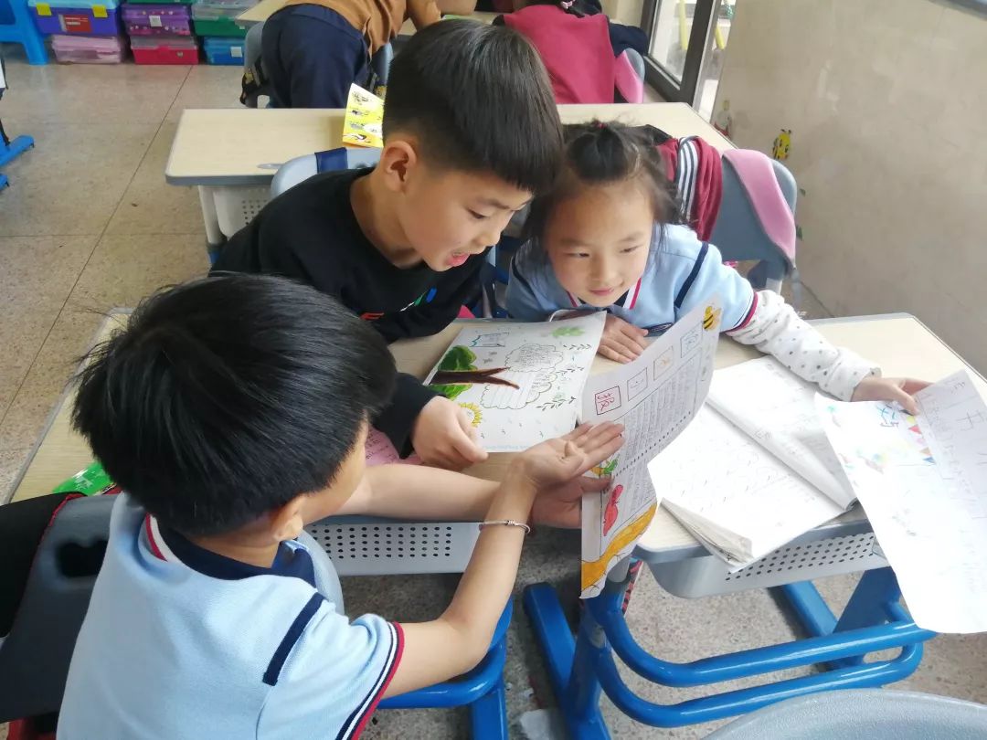 品味翰墨文香，记录阅读时光——丁荷111班阅读小报