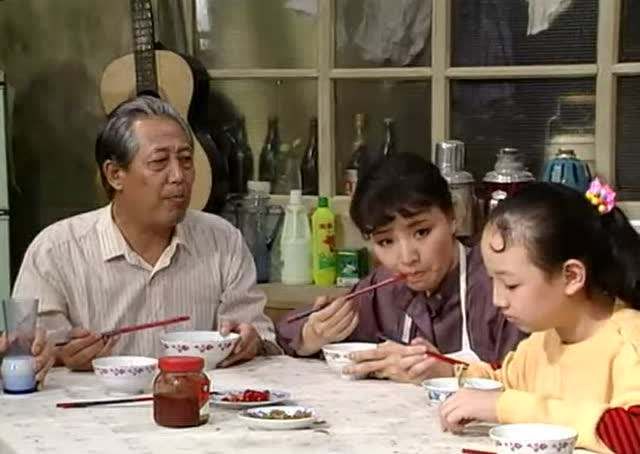 “婚后我俩有了孩子，每天都在偷偷吃榨菜……”