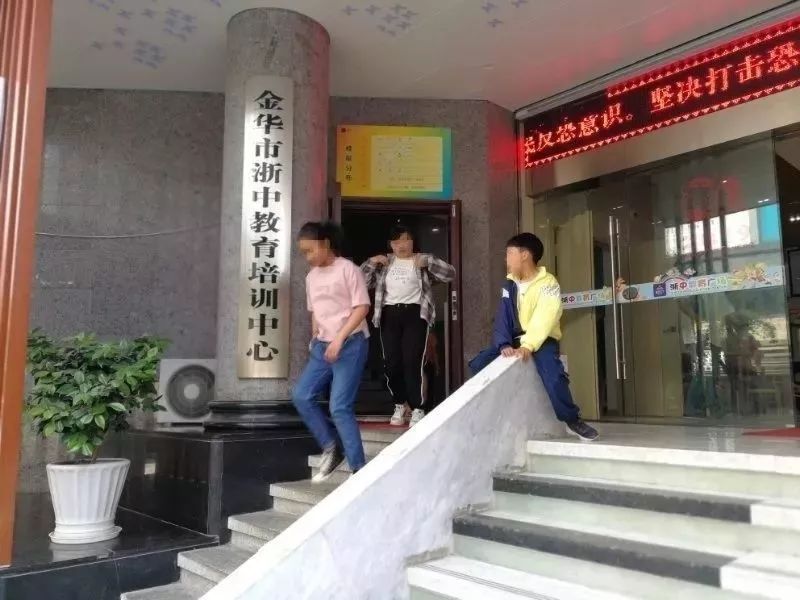 硬核一中被通报批评了吗,硬核校园处分