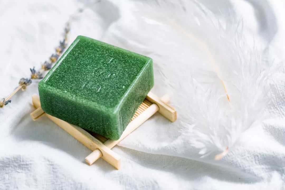 鼻头总是挤出白色丝条中医辨证,鼻头一挤就有白丝