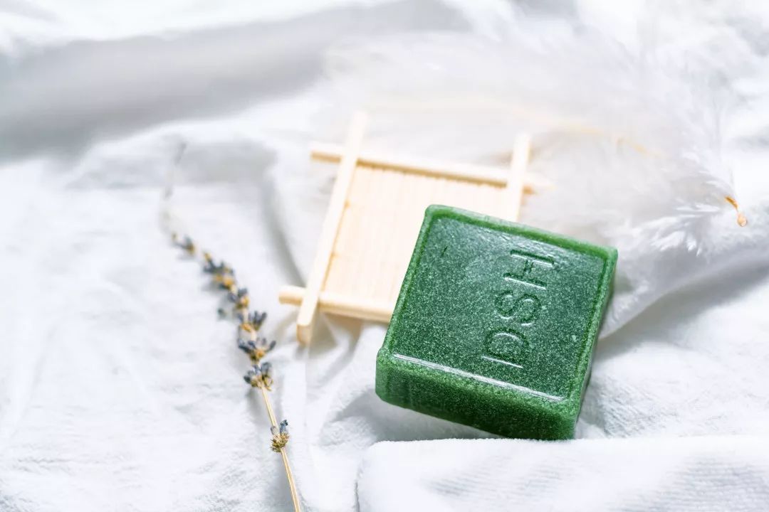 鼻头总是挤出白色丝条中医辨证,鼻头一挤就有白丝