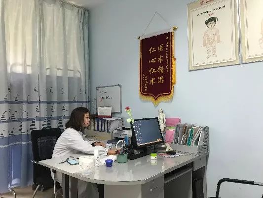 青少年近视小儿推拿防控,小儿推拿可以治弱视吗