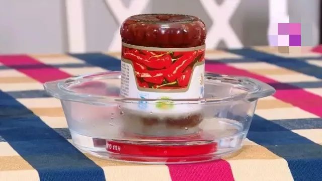 生活小妙招瓶盖拧不开,怎么开使用过一次的罐头瓶盖