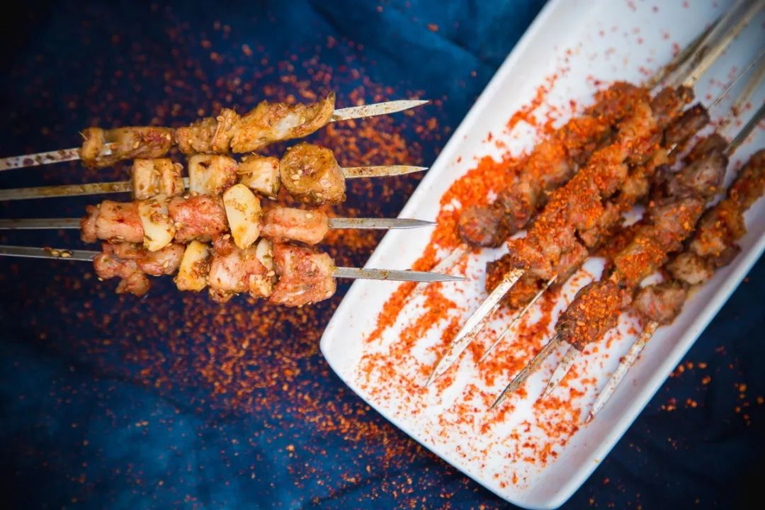 炸翻临沂的烧烤扛把子就在颐高！5.8折200串起撸才过瘾！