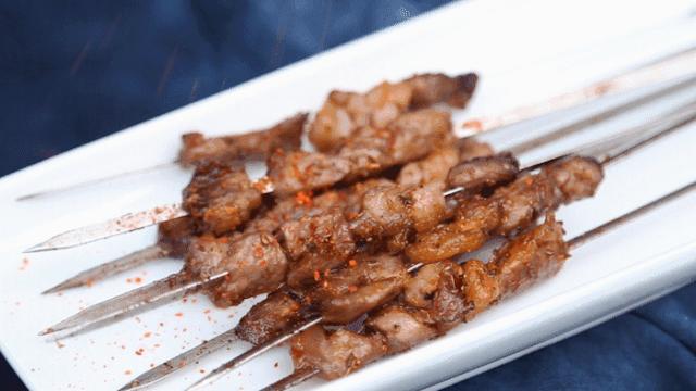 炸翻临沂的烧烤扛把子就在颐高！5.8折200串起撸才过瘾！