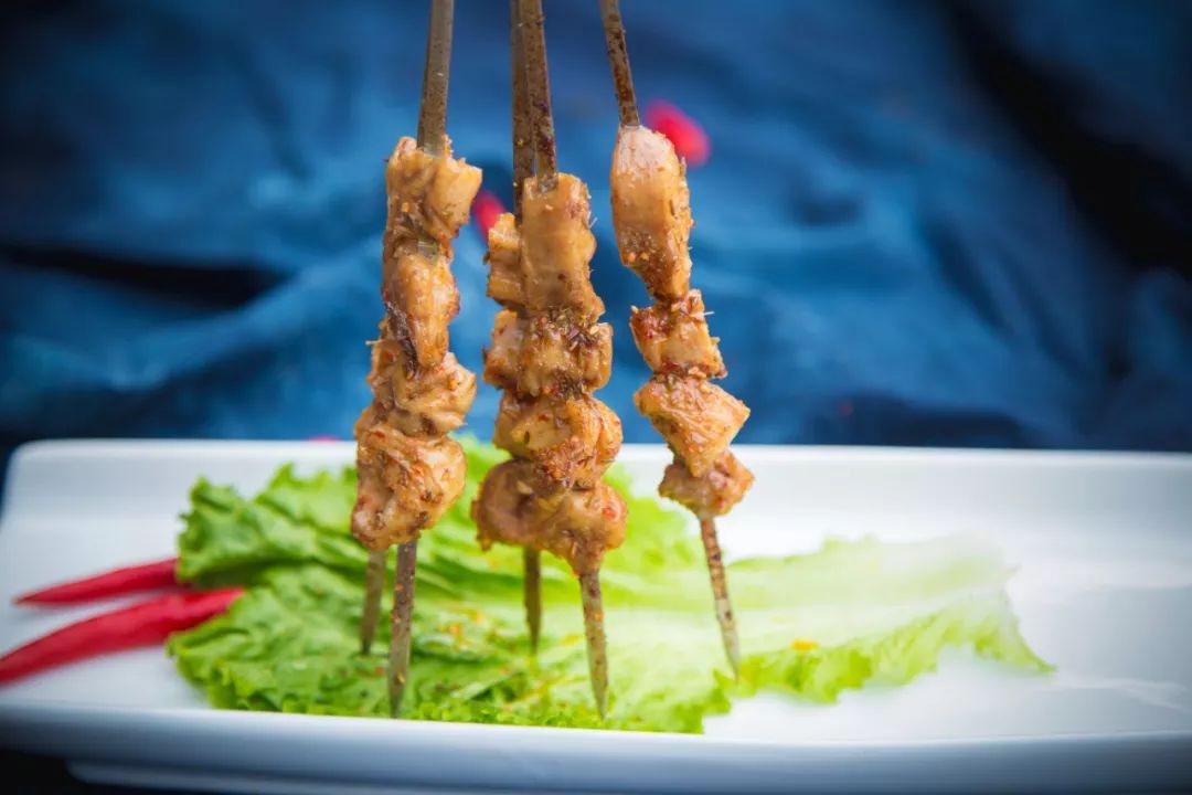 炸翻临沂的烧烤扛把子就在颐高！5.8折200串起撸才过瘾！