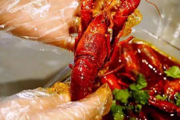 炸翻临沂的烧烤扛把子就在颐高！5.8折200串起撸才过瘾！