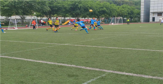 和龙中心校卫冕雨城区小学生“萌芽杯”足球锦标赛冠军