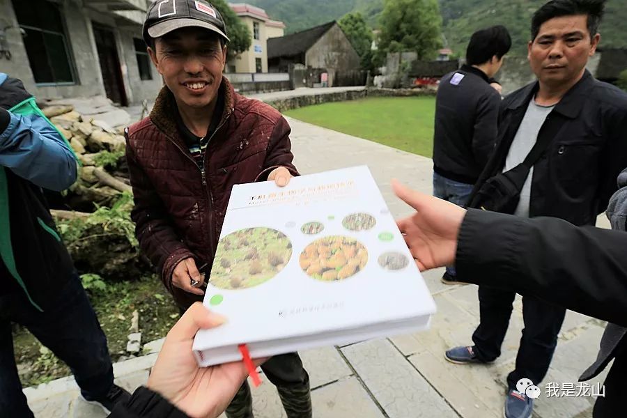 “卖蘑菇的女博士”“人民的好队长”，靛房人为何这样称呼他们？