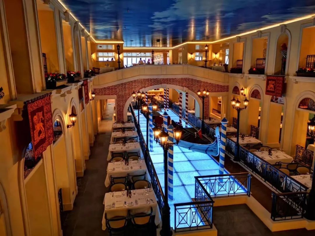 歌诗达邮轮最大最新的威尼斯号，今日在吴淞口国际邮轮港开启中国母港首航！