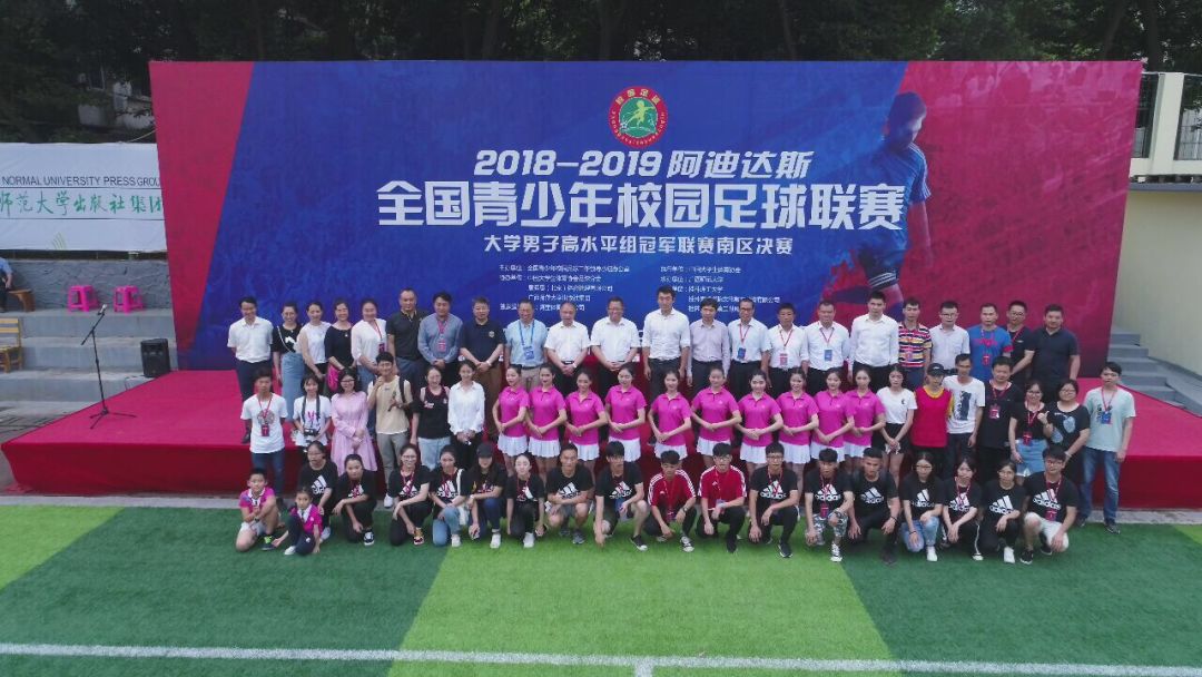 足球十大经典书籍,适合青少年看的足球励志书籍