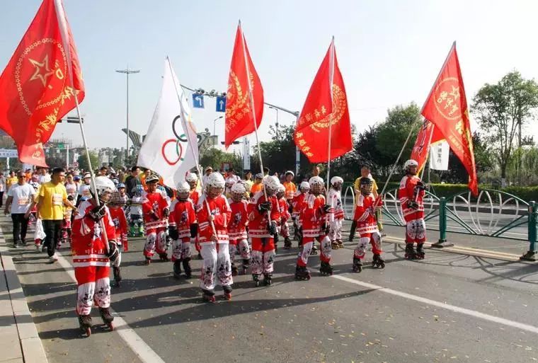 为爱奔跑志愿者不惜劳累,为爱奔跑爱心奉献
