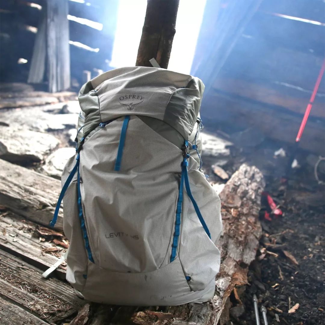 你有你的Lv，我有我的OSPREY。不是很贵，但是很轻。安排！！