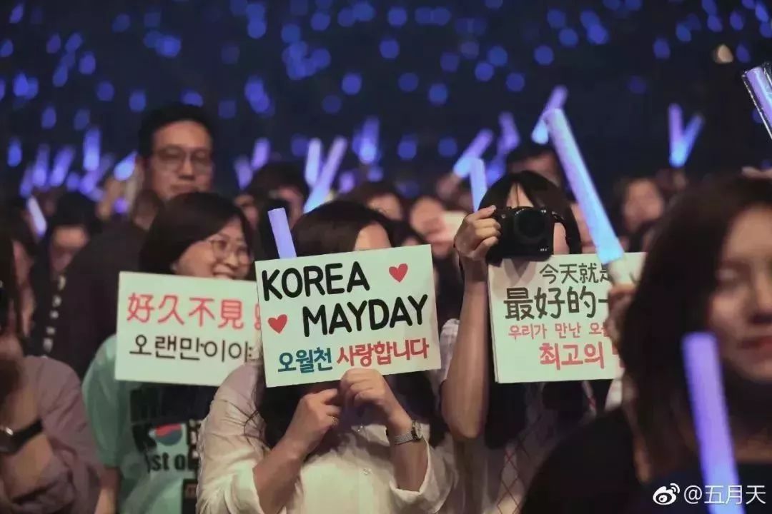 LOOK|*月天五**新电影·里面有你吗？