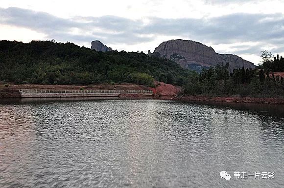 莫遣旁人惊去下一句,莫遣旁人惊去下一句是什么