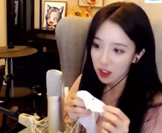 呆妹黑色吊带裙,呆妹儿流鼻血