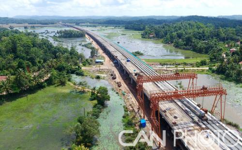 中航国际团结拼搏只争朝夕“宝石王国”上的“超高速”