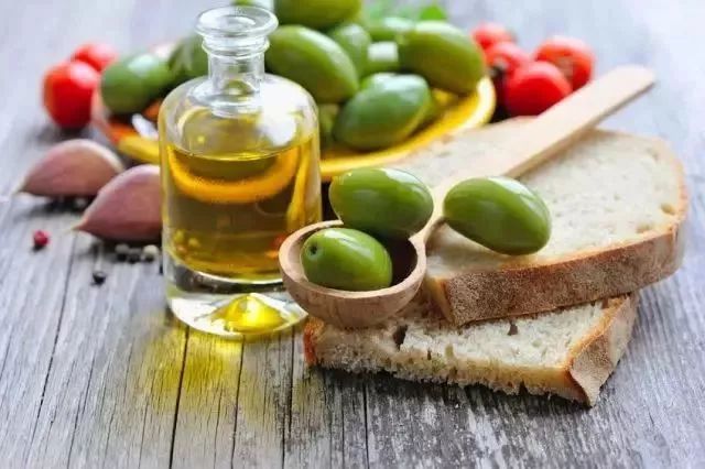 如何辨别食用油的真假教你一招,如何识别食用油的真假