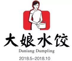 看，那些老人又在研究我们了