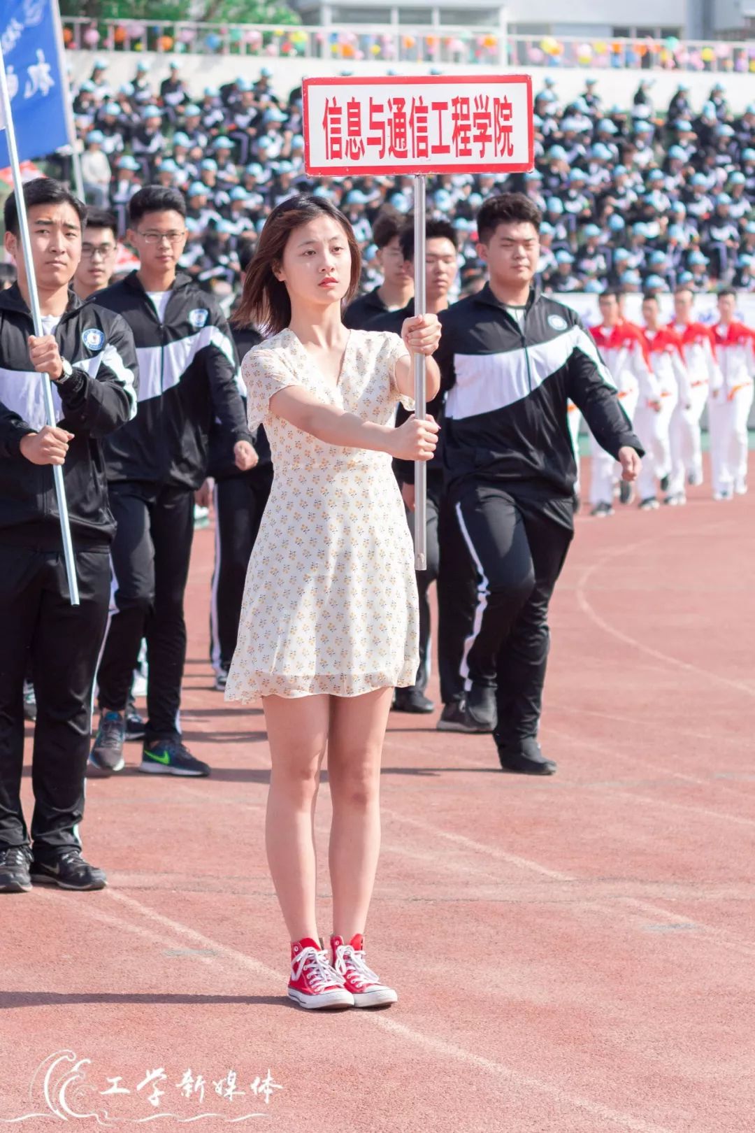 鍝堝皵婊ㄥ笀鑼冨ぇ瀛﹁繍鍔ㄤ細鍏堝濂崇,鍏堝濂崇