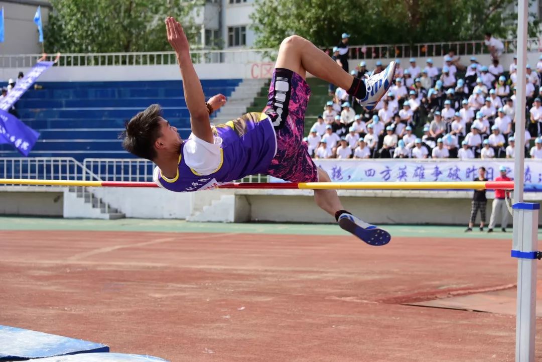 鍝堝皵婊ㄥ笀鑼冨ぇ瀛﹁繍鍔ㄤ細鍏堝濂崇,鍏堝濂崇
