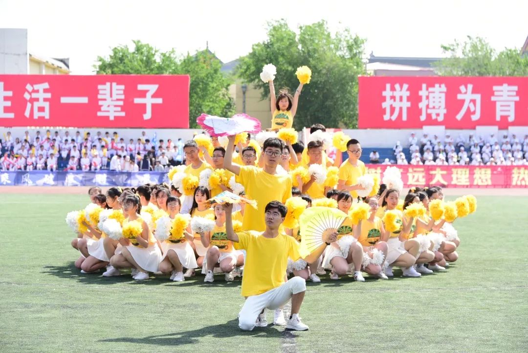 鍝堝皵婊ㄥ笀鑼冨ぇ瀛﹁繍鍔ㄤ細鍏堝濂崇,鍏堝濂崇