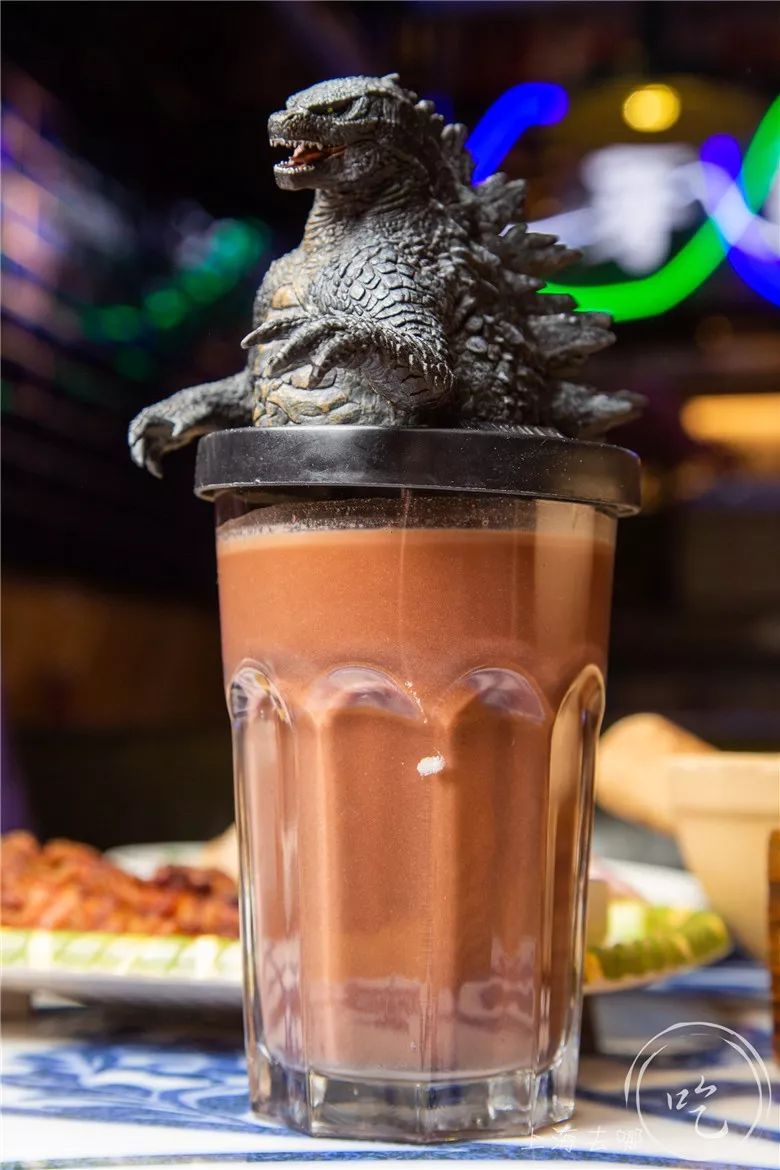 浦东新地标480米,上海浦东逛吃一条街