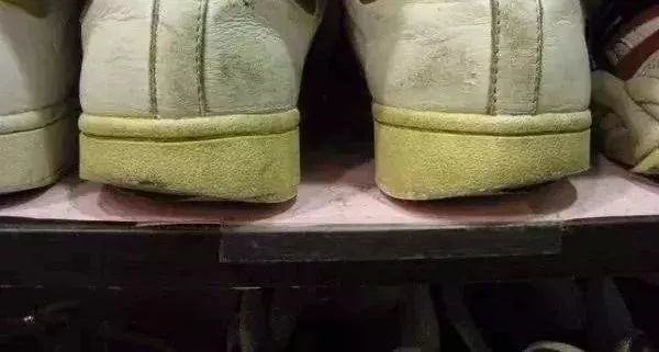 图解鞋底磨损4大类型,一个月鞋底就磨损是不是质量问题