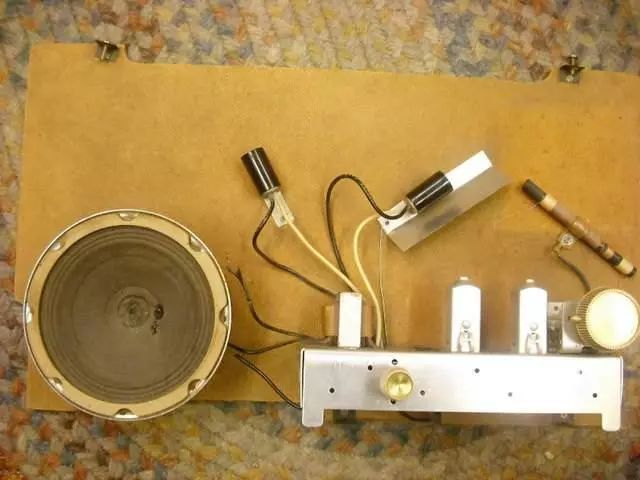 「无线电史话」足球迷专属“记分卡”收音机，1965年这款5电子管产品制造商成谜