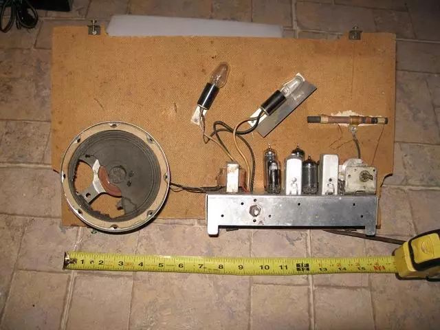 「无线电史话」足球迷专属“记分卡”收音机，1965年这款5电子管产品制造商成谜