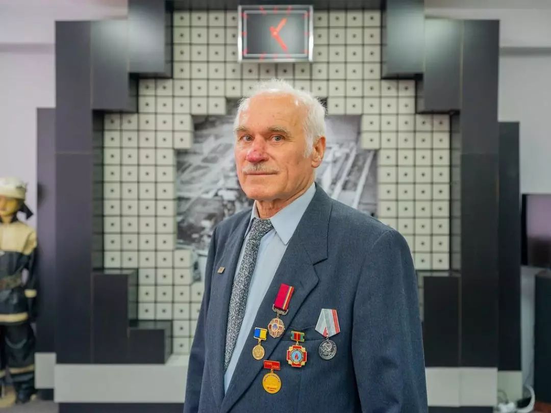 切尔诺贝利清理屋顶的士兵,切尔诺贝利清理石墨的士兵